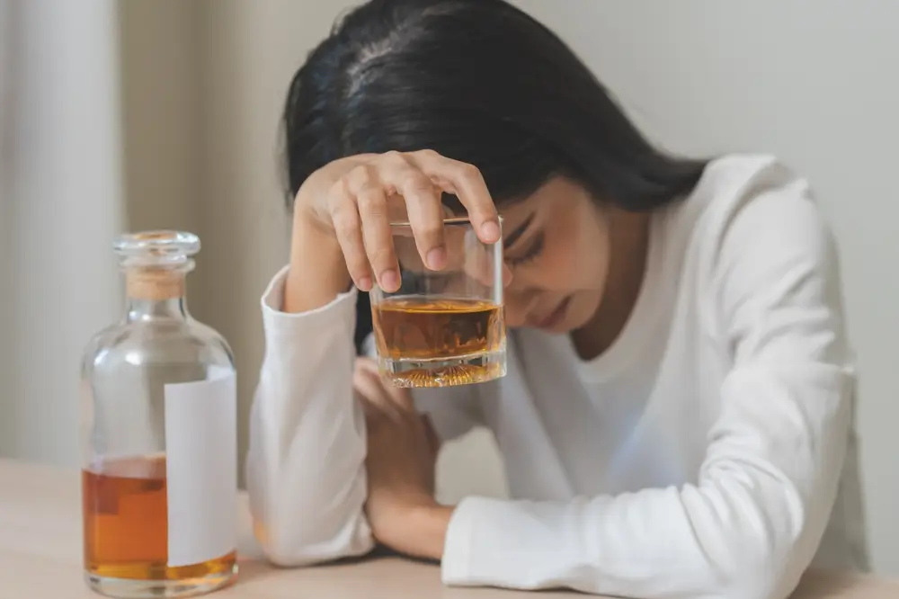 Many young adults struggle with alcohol addiction in college.